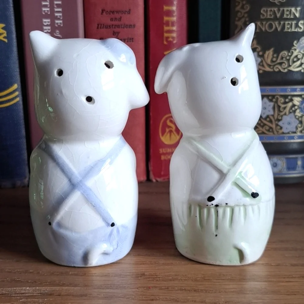 Vtg MCM Pigs Salt & Pepper Shakers Taiwan R.O.C. Original Label Piggies Ceramic